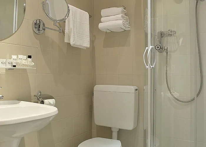 Отель Istria By Magna Arbor Париж